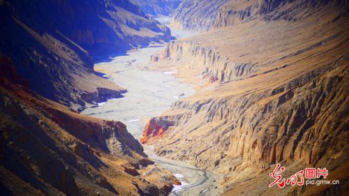 甘肃：探访祁连山——高台马营河大峡谷、小泉丹霞