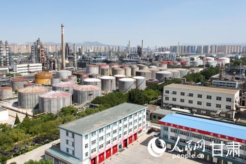 兰州石化厂区。人民网记者 米媛摄