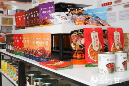 泾川县旭康公司生产的牛腱子、番茄牛腩等系列产品。人民网记者 焦隆摄