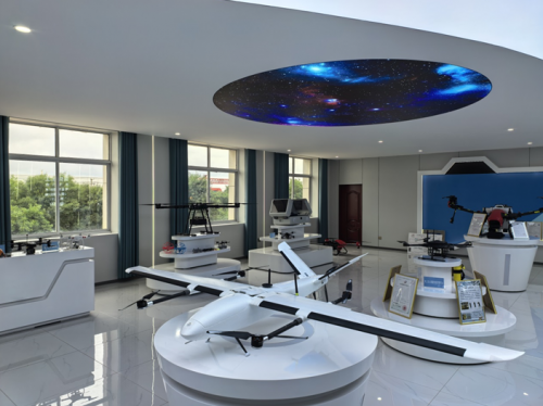 庆阳宁县低空经济小镇一无人机生产企业的展示区。安志鹏摄