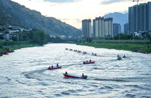 “蓝焰逐浪·2025”抗洪抢险实战演练。陇南市消防救援支队供图