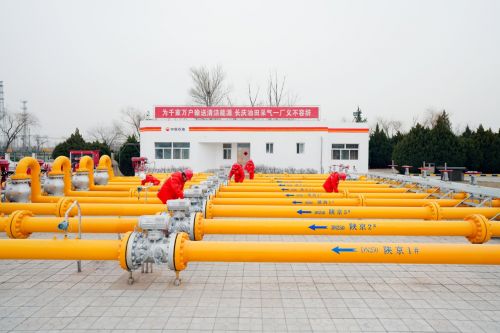 长庆油田保障千家万户温暖过冬。周明川 摄