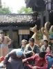 影视行业冷透了：167个人抢一个活，顶流演员台上求工作